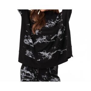 NEW FRENCH KYSS abstract print two tone poncho in black/white